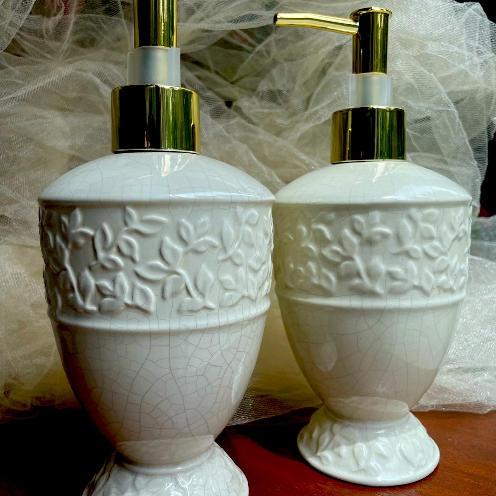🌹2 Beautiful Cream & Brass finish Embossed BOTANICAL ceramic soap dispensers
